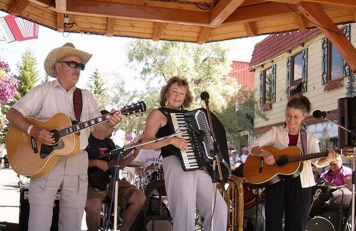 Don, Beth, Heidi at Kimberley Accordion Fest 2010